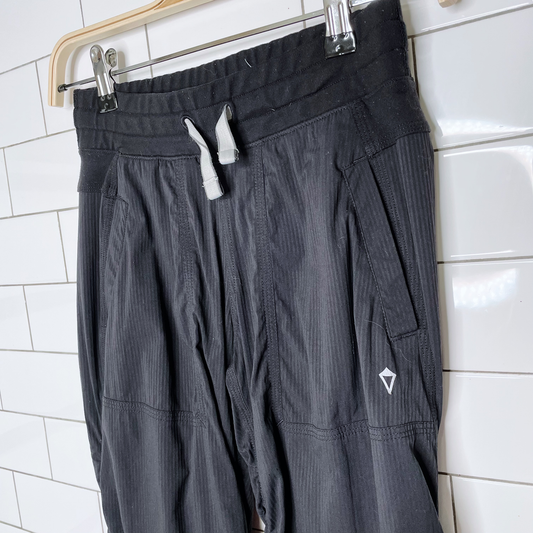 ivivva dance studio pants - size 12