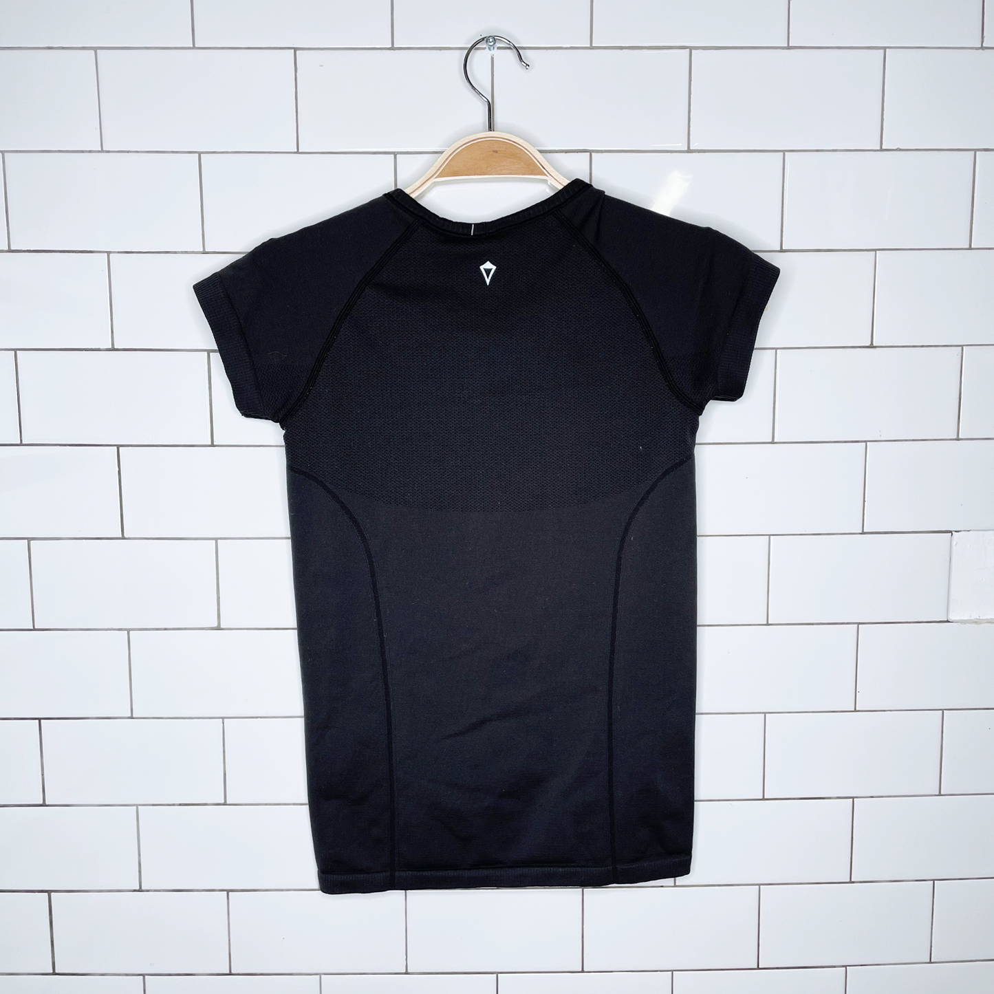 ivivva short sleeve fly tech tee - size 10