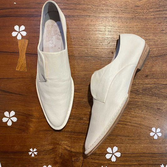 jnby white leather point toe slip on loafers - size 38