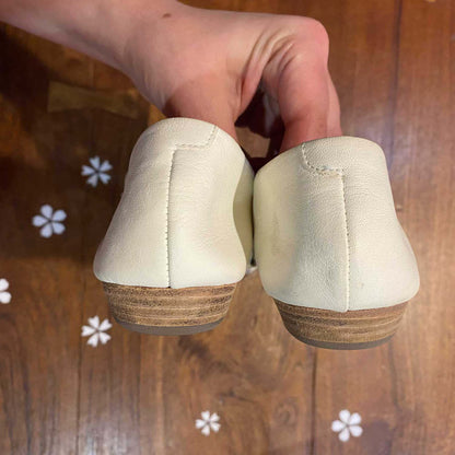 jnby white leather point toe slip on loafers - size 38