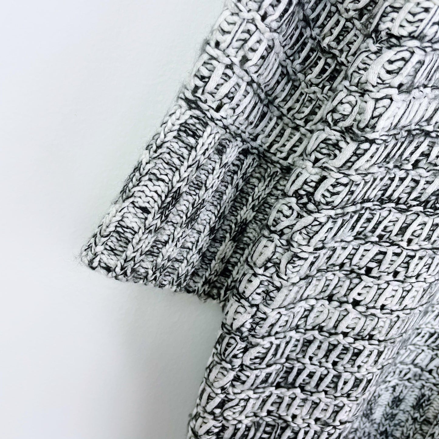 roots grey heather chunky knit crew - size medium