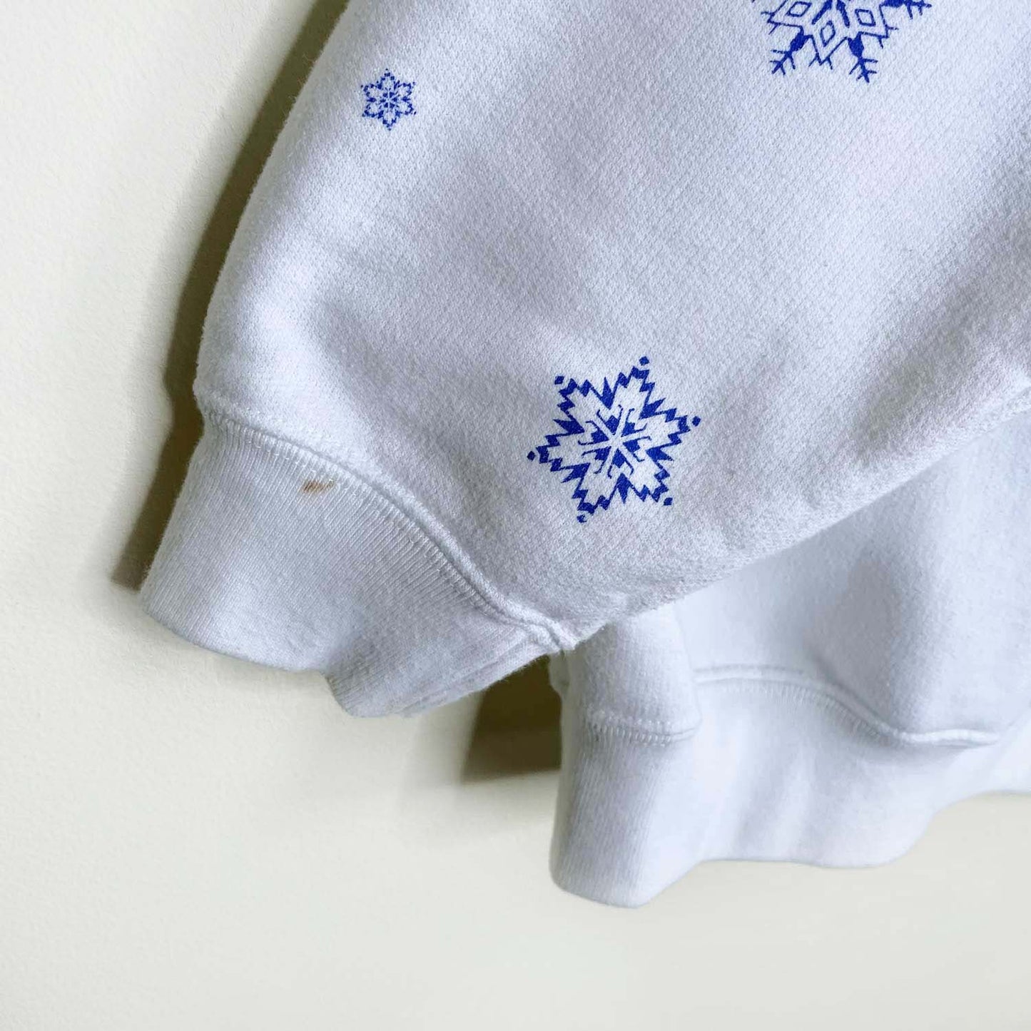 vintage lady footlocker reindeer cottage puff graphic crew - size large