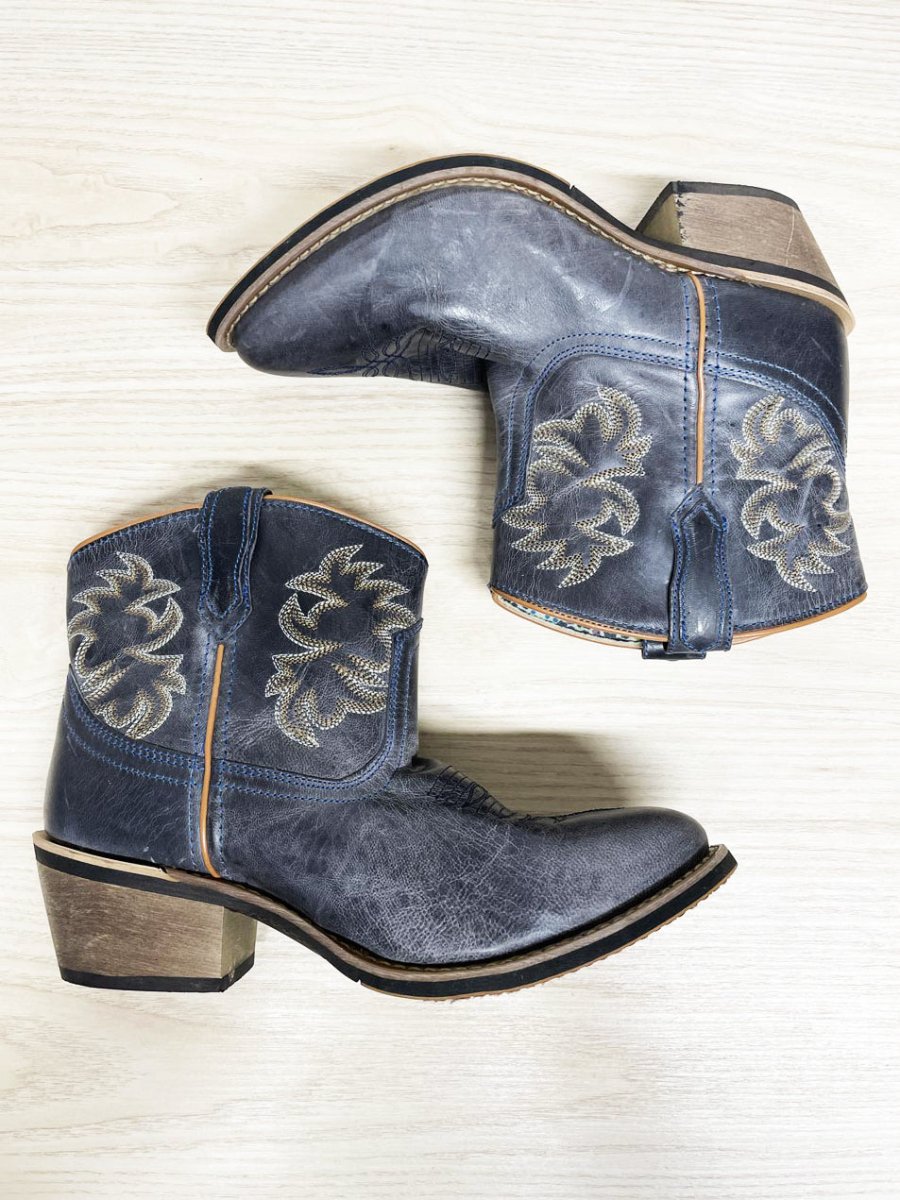 laredo leather short western stitch cowboy boot - good market thrift store