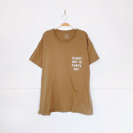 vintage 00s fruit of the loom x earth activist pocket tee