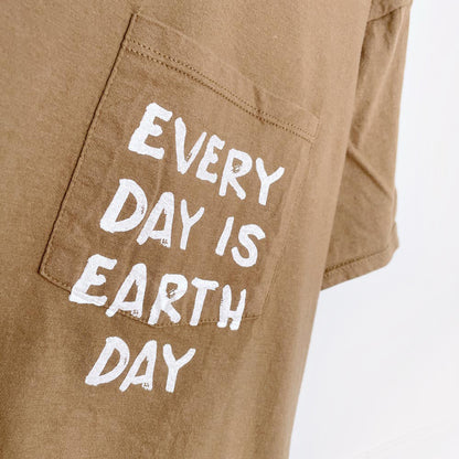 vintage 00s fruit of the loom x earth activist pocket tee