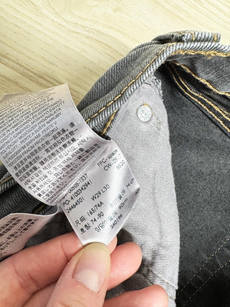 levi's 505 regular fit faded jeans - good market thrift store