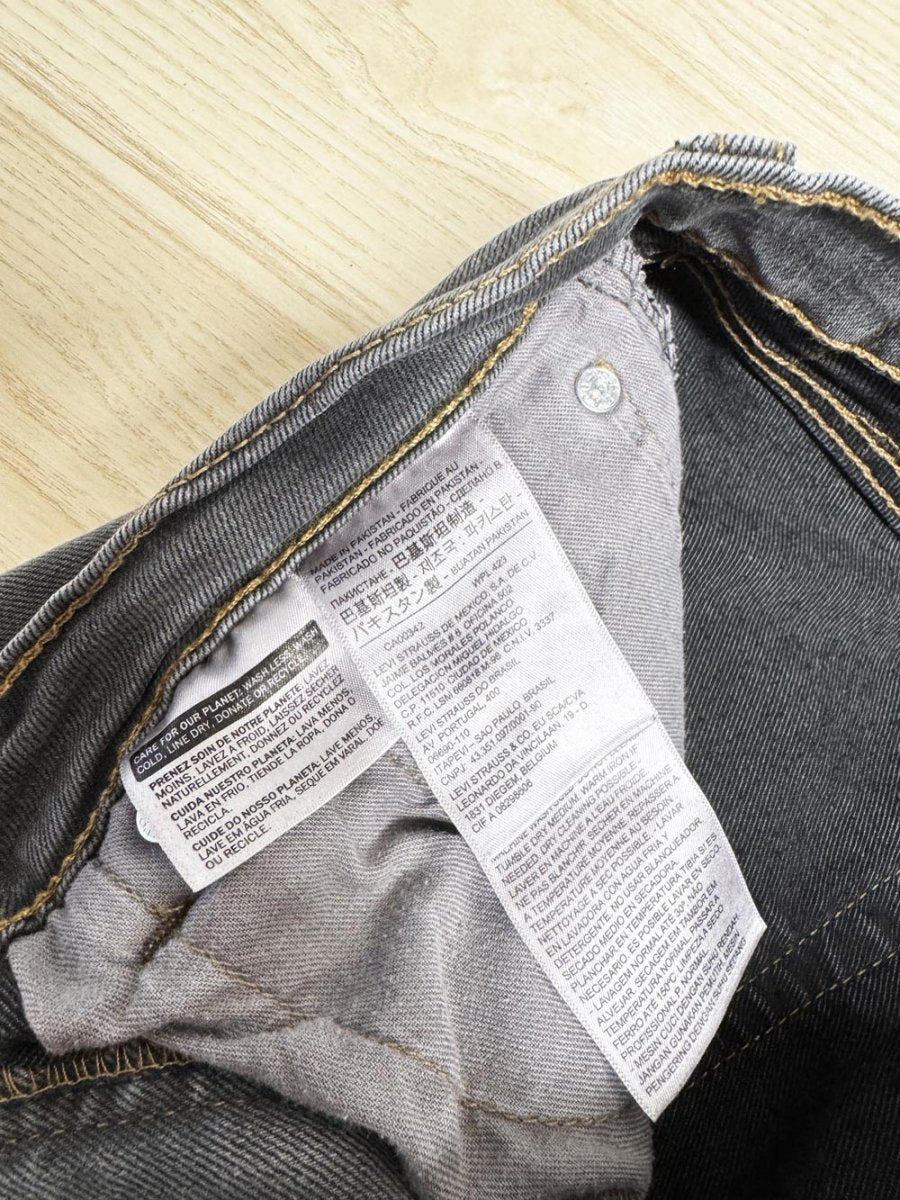 levi's 505 regular fit faded jeans - good market thrift store