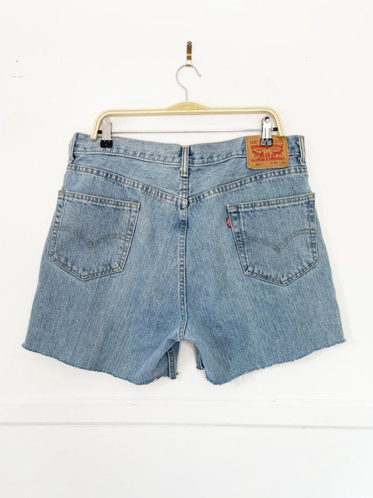 levi's 550 loose fit cut off denim shorts - good market thrift store