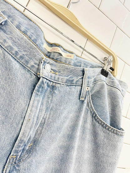 levi's 94 baggy ample jeans - good market thrift store