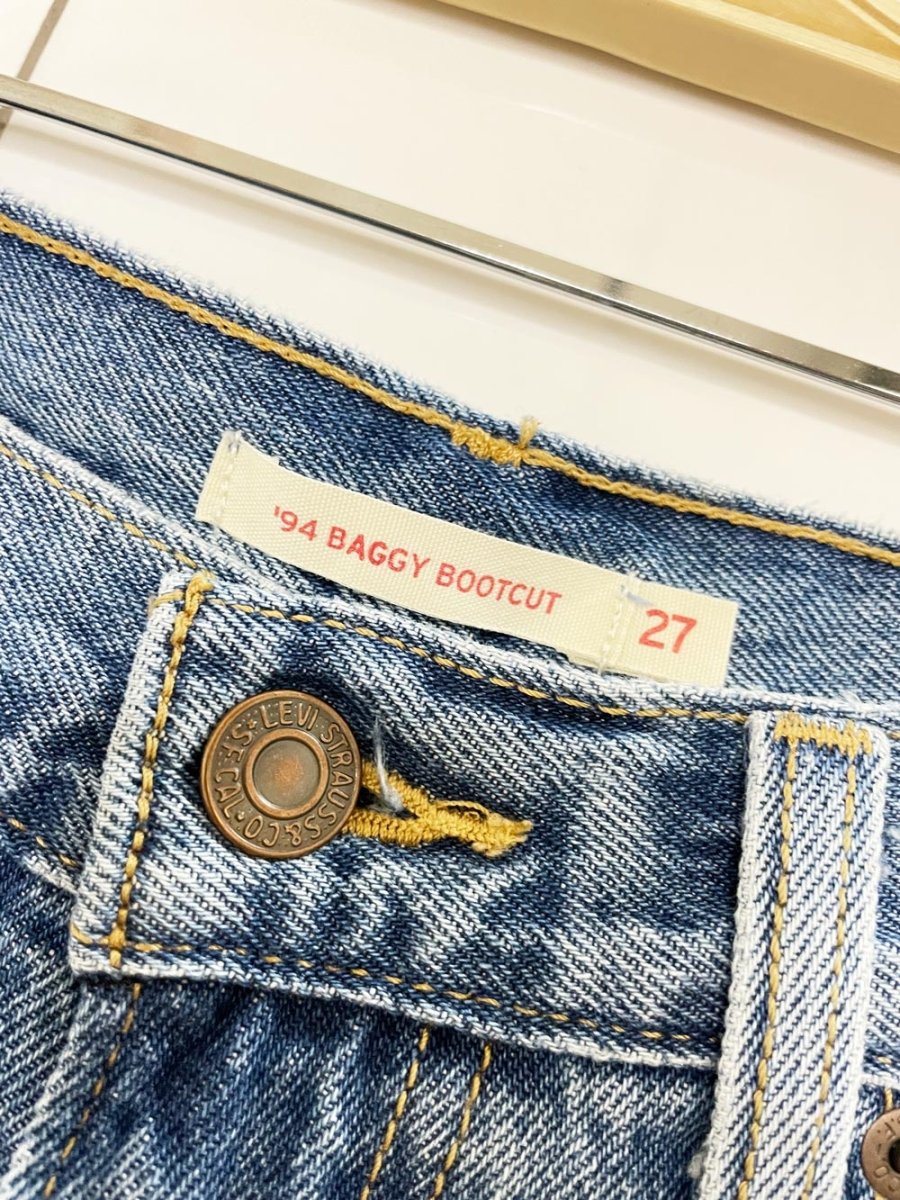 levi's 94 baggy bootcut jeans - good market thrift store