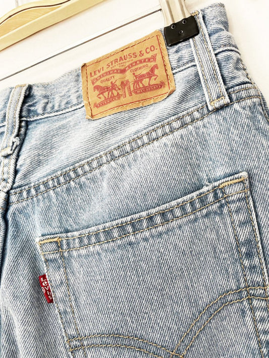 levi's 94 baggy light wash jeans - good market thrift store