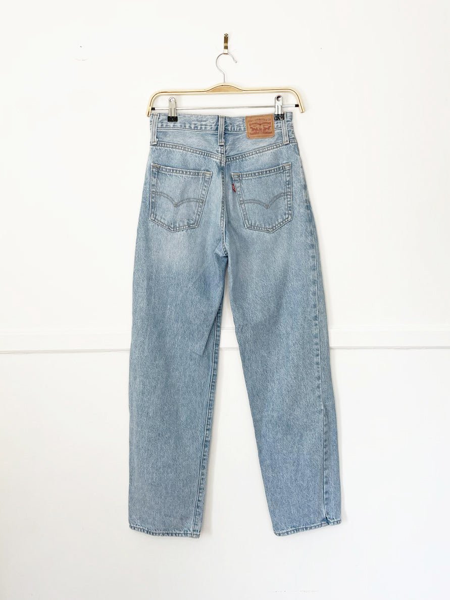 levi's 94 baggy light wash jeans - good market thrift store