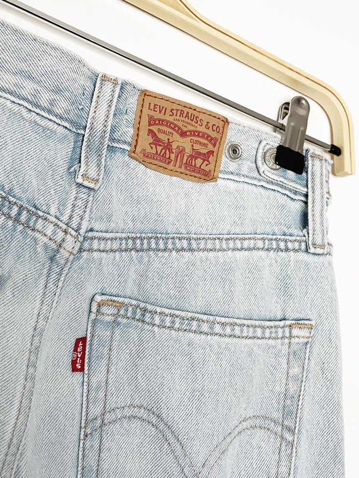 levi's cinch waist barrel leg light wash jeans - good market thrift store