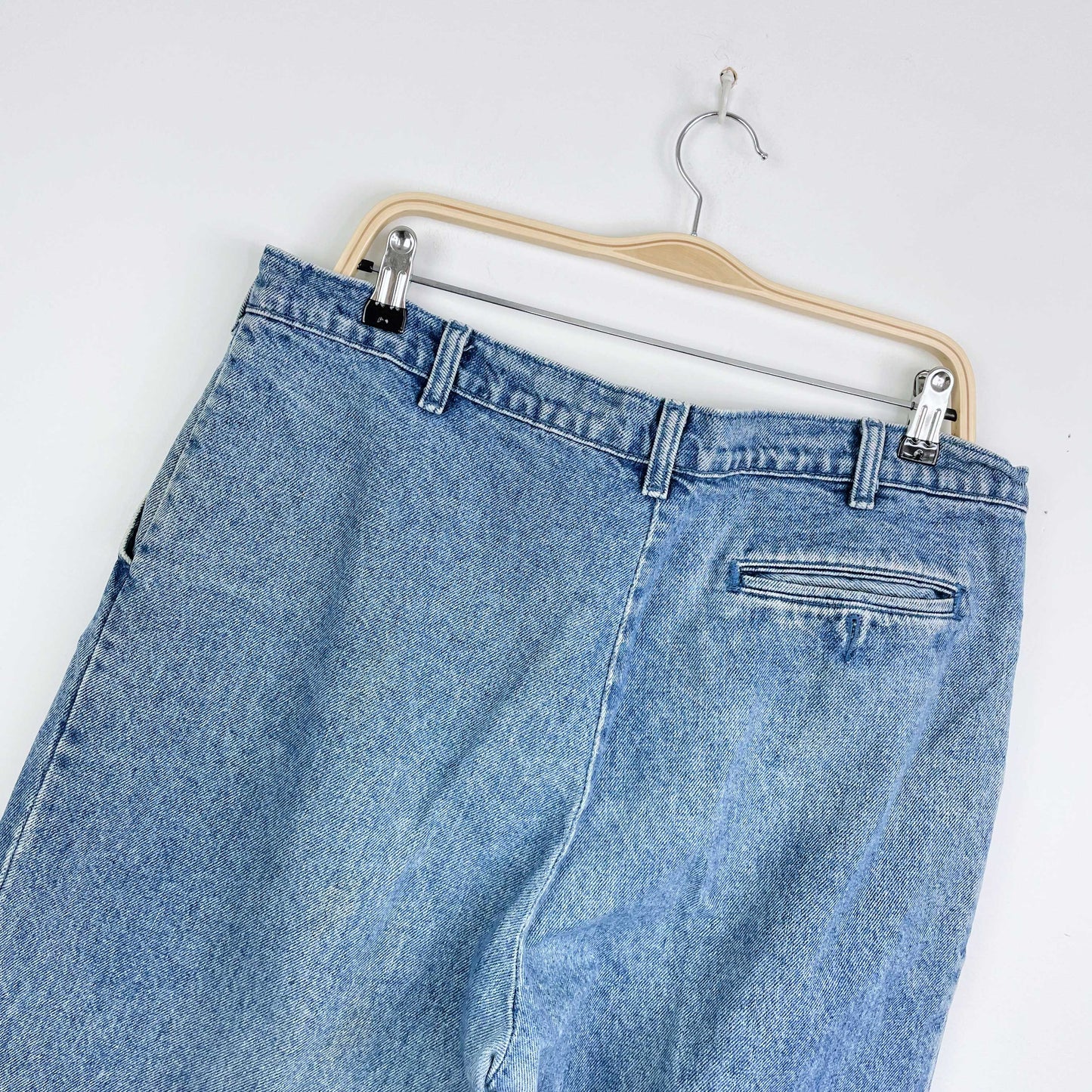 vintage 90s levi's medallion white tab pleated jeans