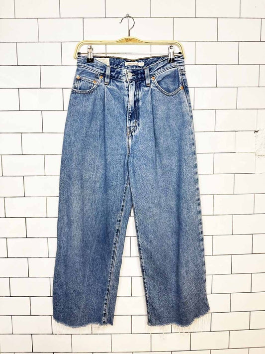 levi's ribcage pleated crop raw hem wide leg jeans - good market thrift store