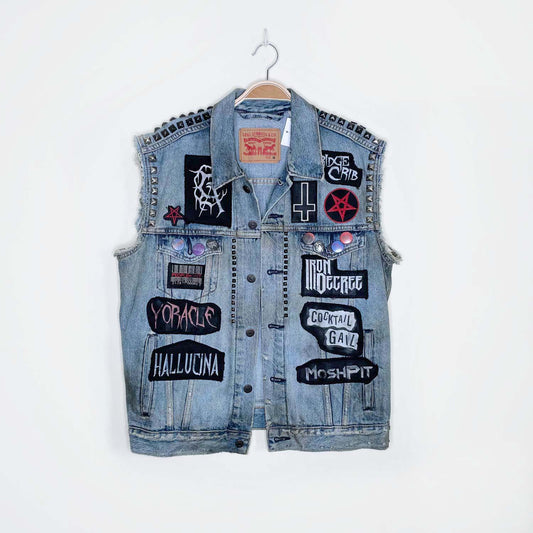 vintage levi's heavy metal battle patch denim vest - medium
