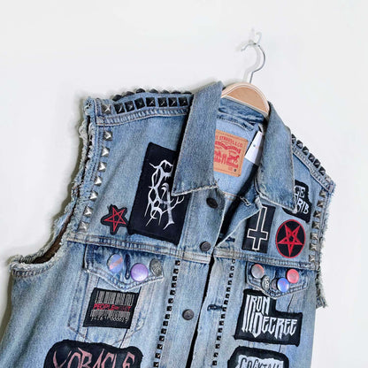 vintage levi's heavy metal battle patch denim vest - medium