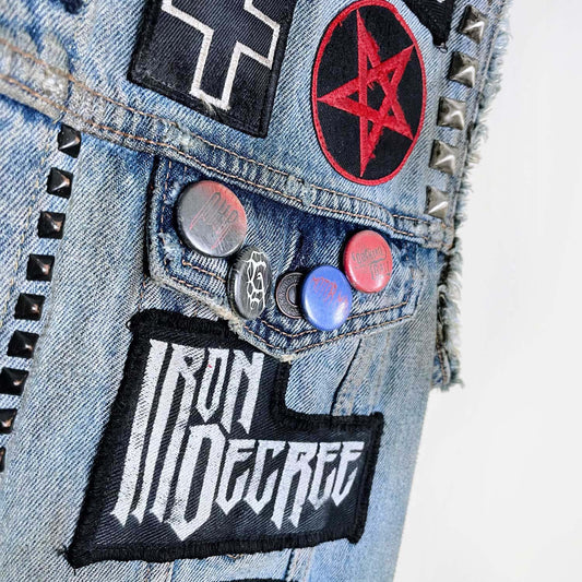 vintage levi's heavy metal battle patch denim vest - medium