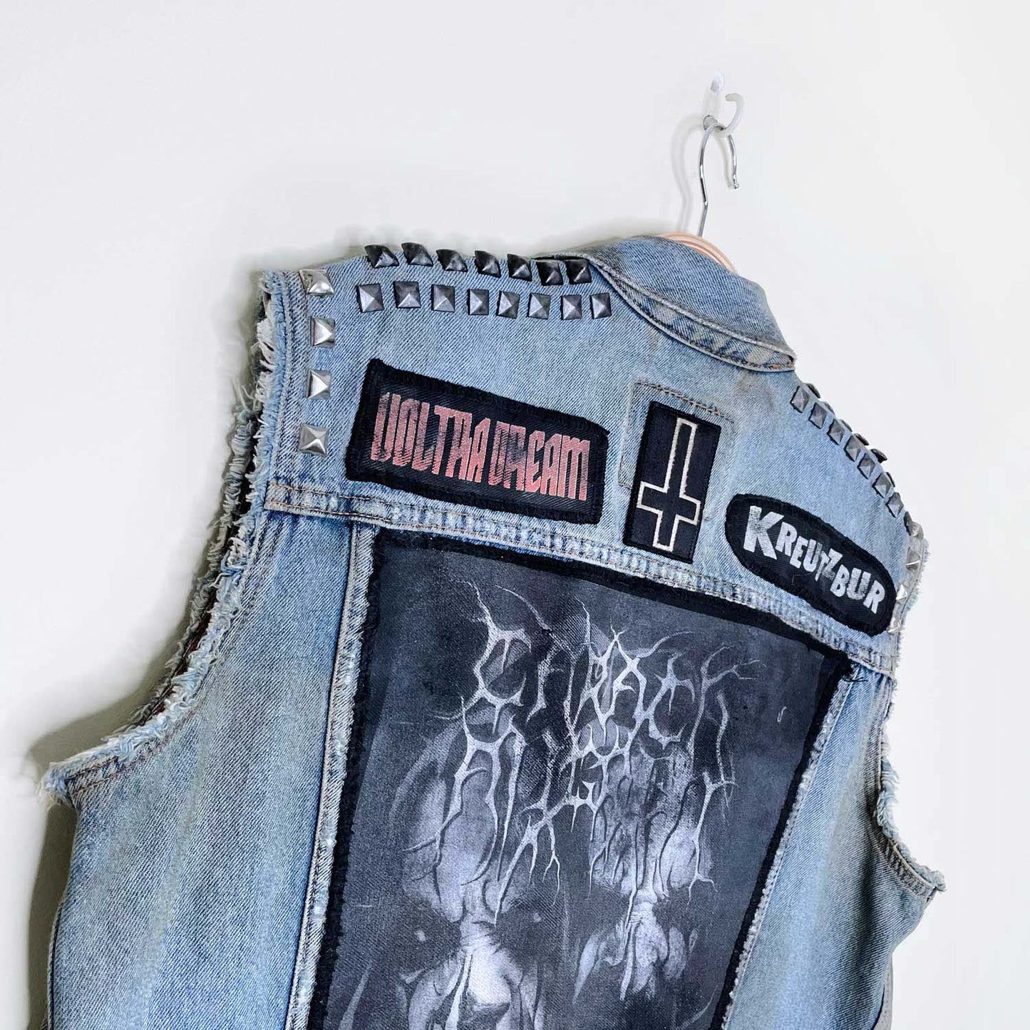 vintage levi's heavy metal battle patch denim vest - medium