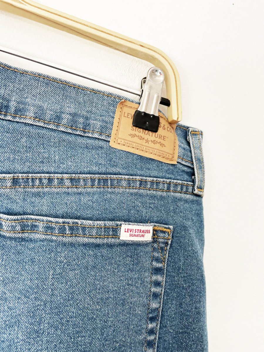 levi's vintage wide leg crop raw hem stretchy jeans - good market thrift store
