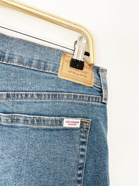 levi's vintage wide leg crop raw hem stretchy jeans - good market thrift store