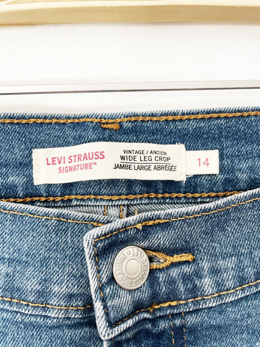 levi's vintage wide leg crop raw hem stretchy jeans - good market thrift store