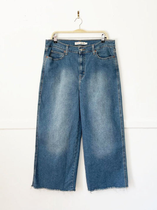 levi's vintage wide leg crop raw hem stretchy jeans - good market thrift store
