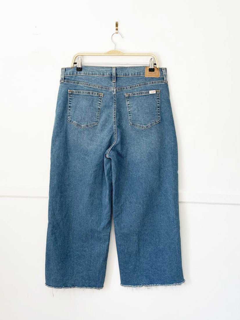 levi's vintage wide leg crop raw hem stretchy jeans - good market thrift store