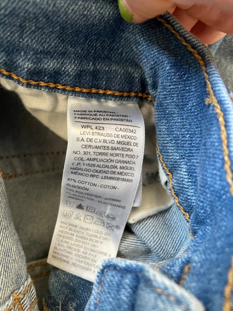 levi's vintage wide leg crop raw hem stretchy jeans - good market thrift store