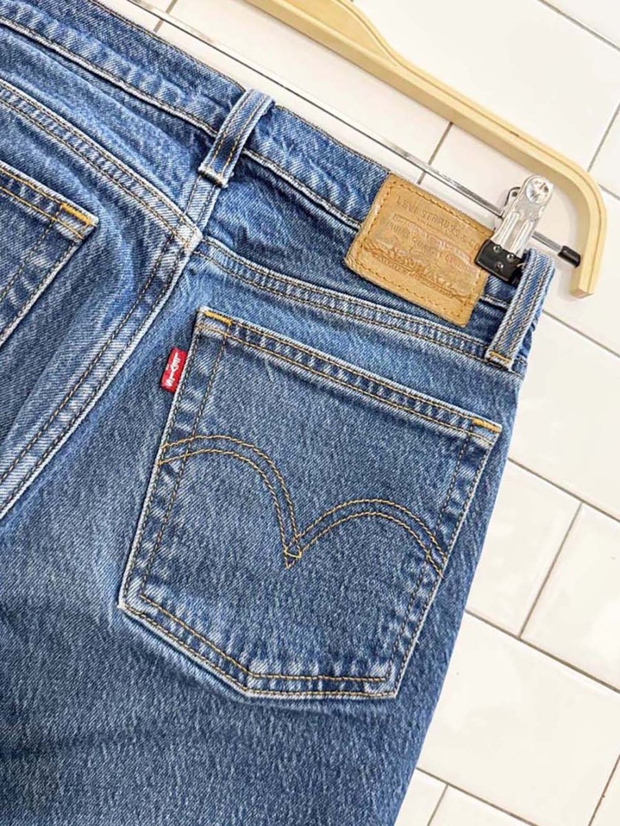 levis wedgie straight leg jeans - good market thrift store