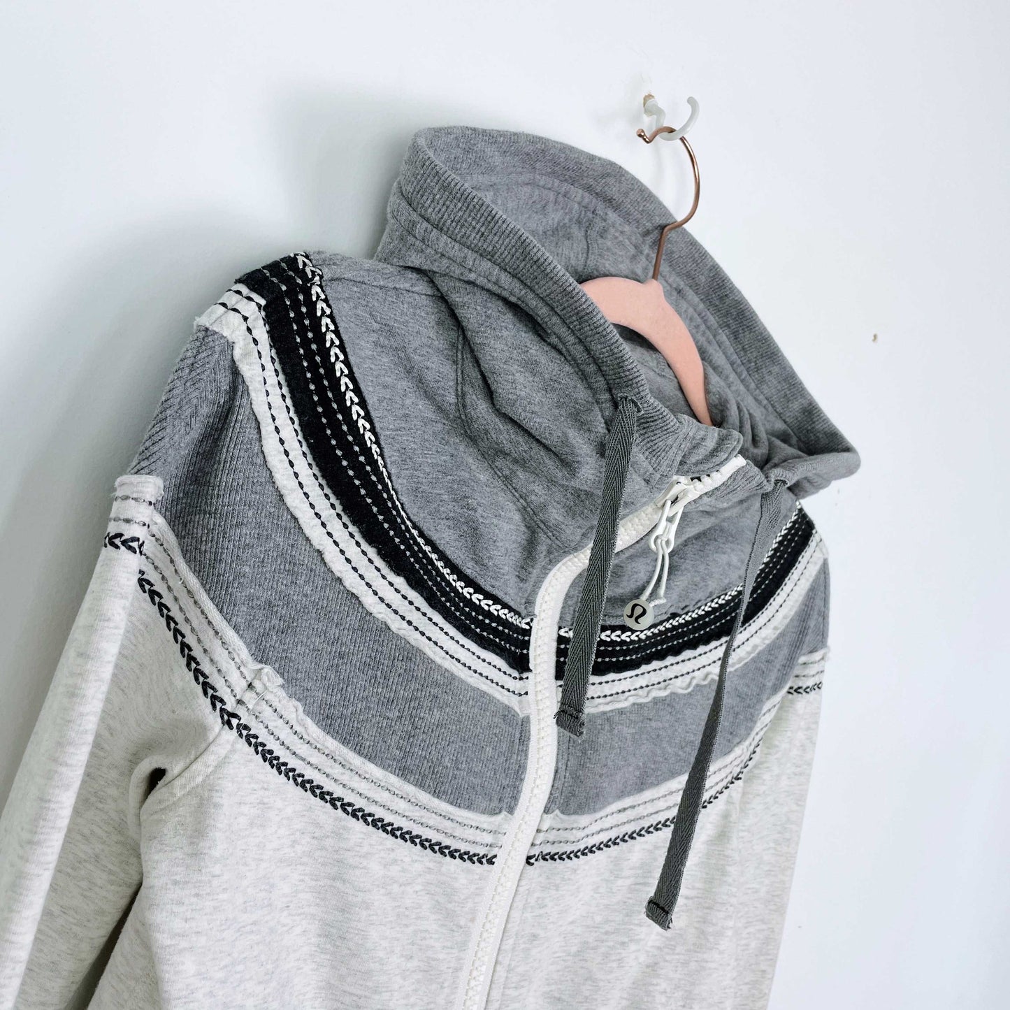 lululemon feel good remix hoodie light grey - size 4