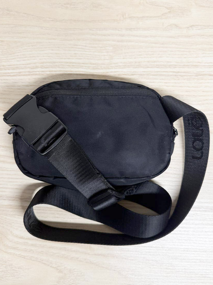 lolë nylon multi pocket crossbody belt bag - good market thrift store