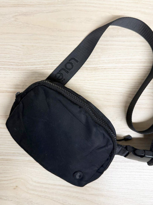 lolë nylon multi pocket crossbody belt bag - good market thrift store