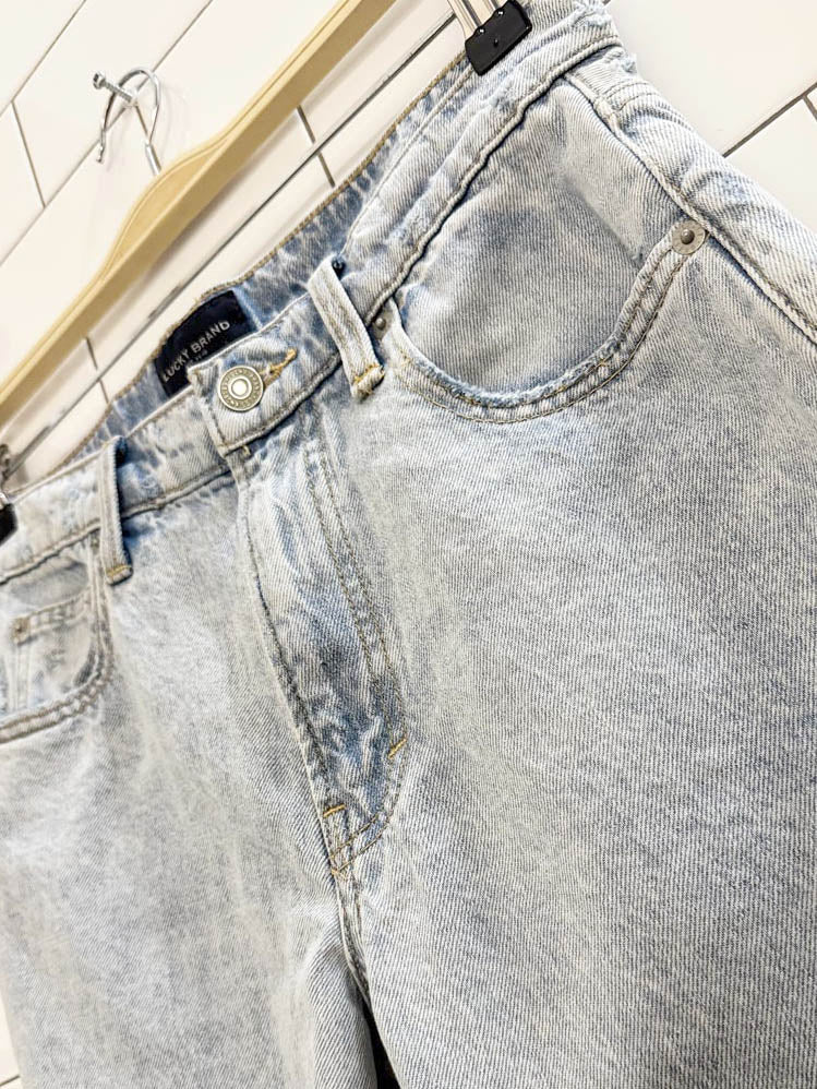 lucky brand wide leg light wash high rise jeans - good market thrift store