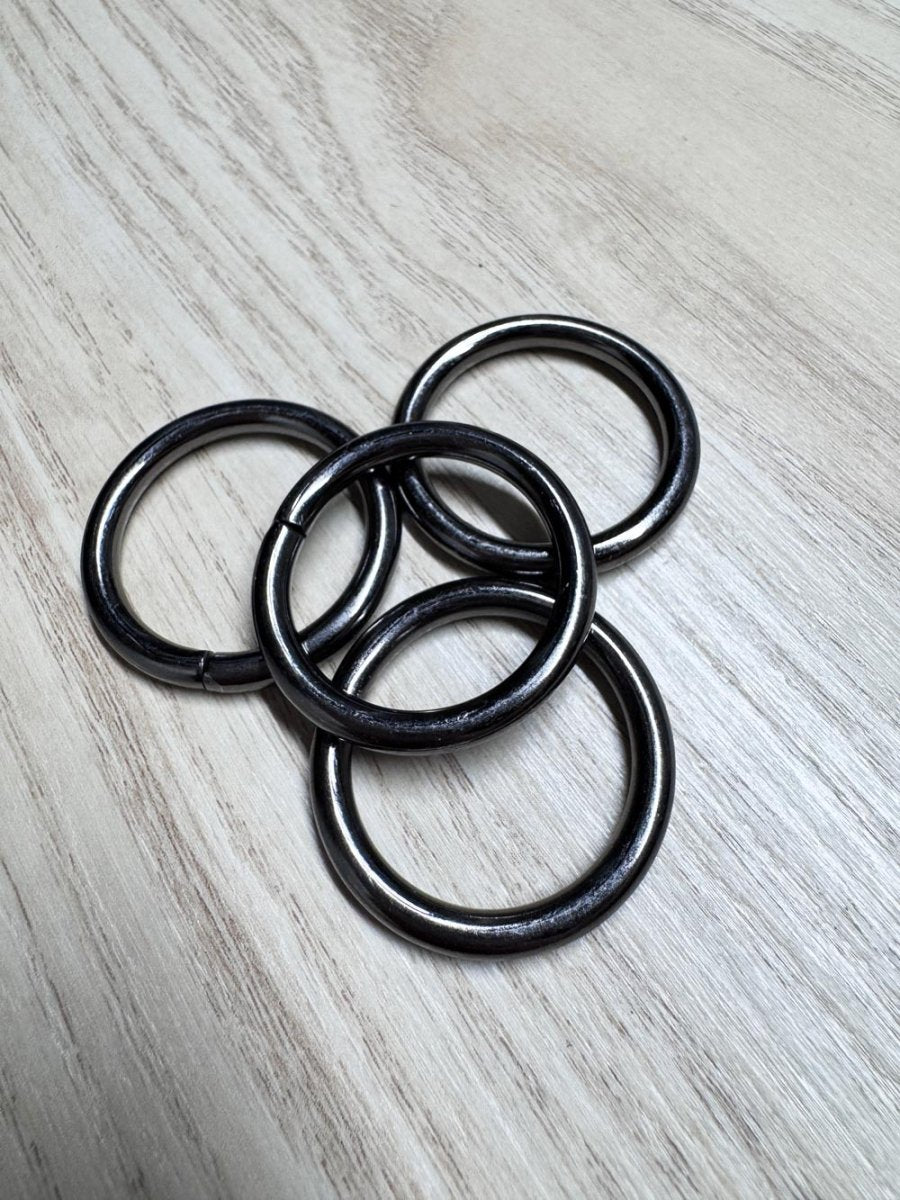 metal O ring 1" for DIY bags - good market thrift store