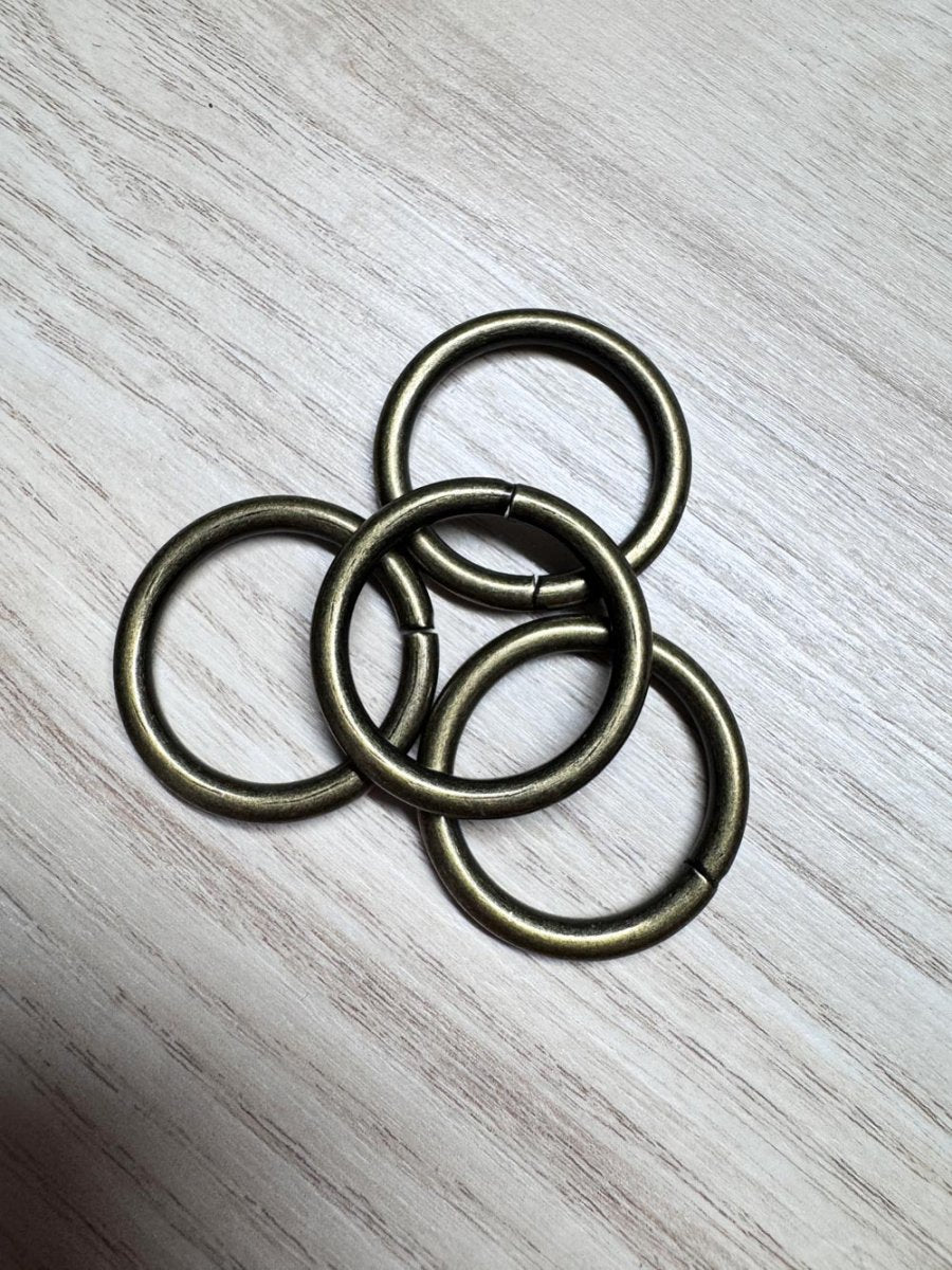 metal O ring 1" for DIY bags - good market thrift store