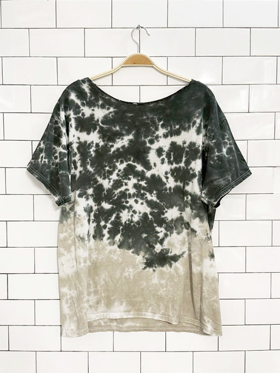 metallic raw collar tie die damage justice graphic band tee - good market thrift store