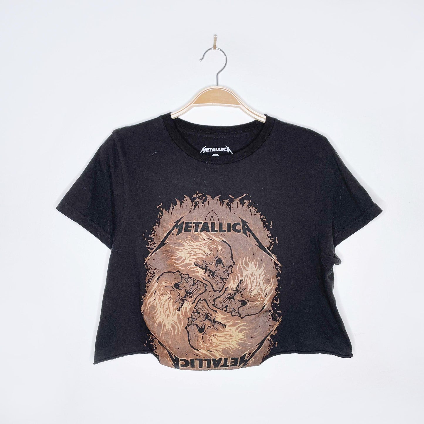 metallica flaming skulls crop tee