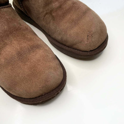 ugg mini II brown sheepskin boots - size 9