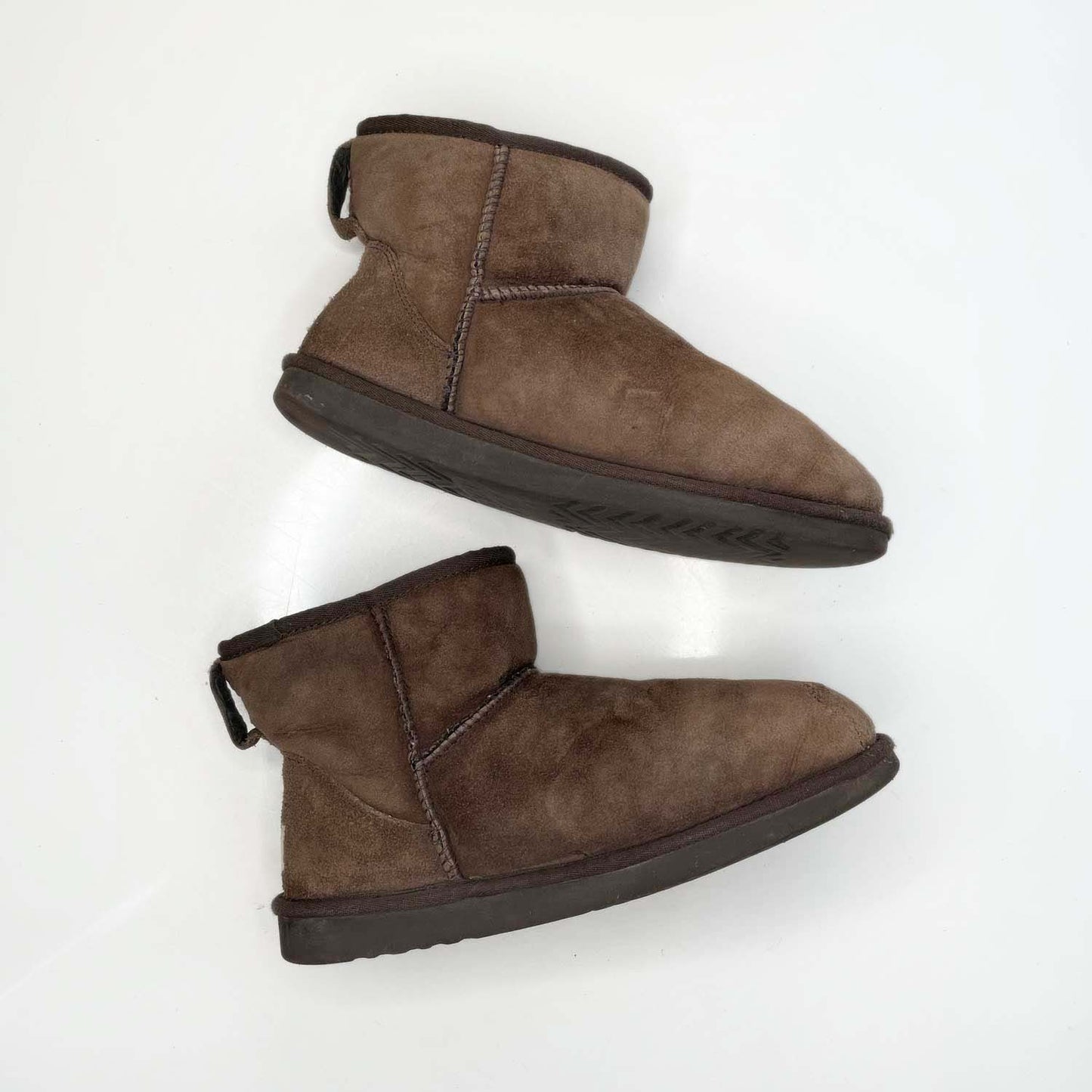 ugg mini II brown sheepskin boots - size 9