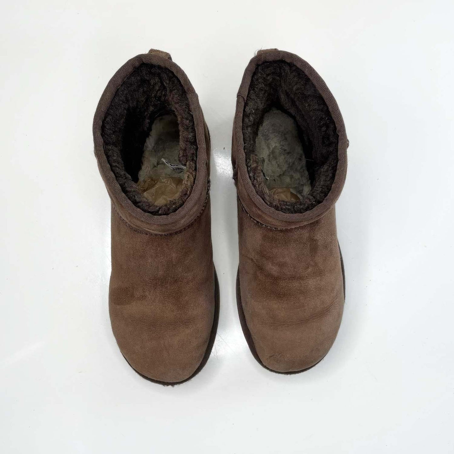 ugg mini II brown sheepskin boots - size 9