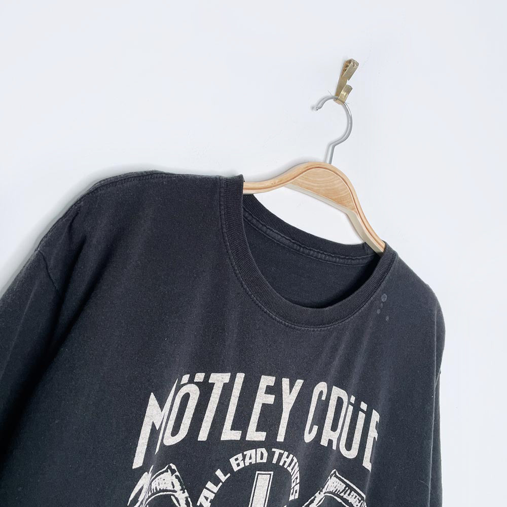 vintage motley crüe 2015 all bad things must come to and end final tour tee