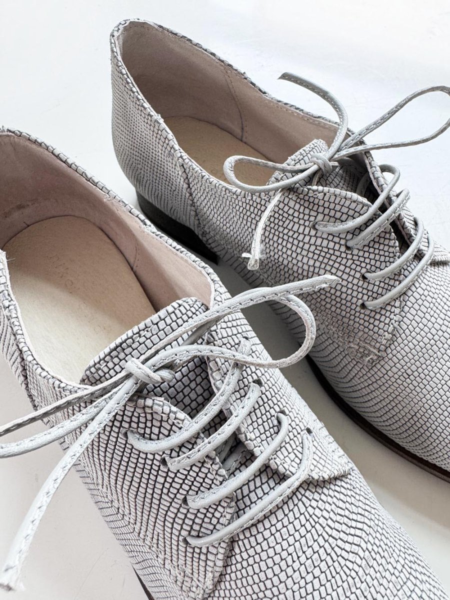 nikel and sole leather lace up shoes | made in Spain - good market thrift store