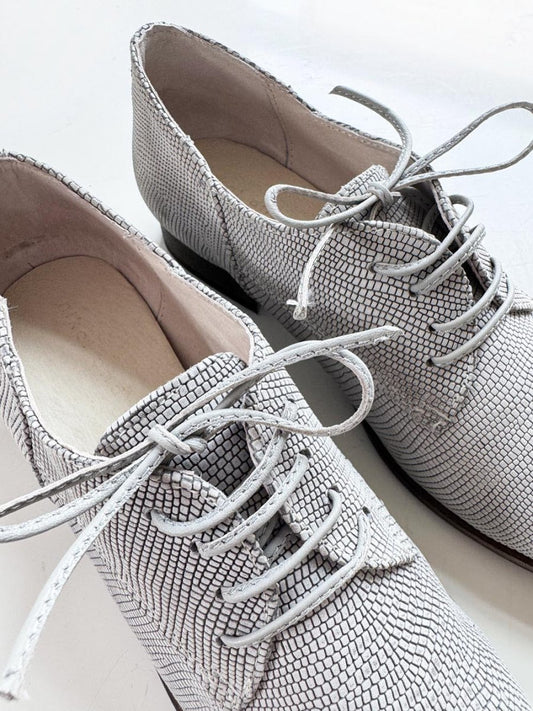 nikel and sole leather lace up shoes | made in Spain - good market thrift store
