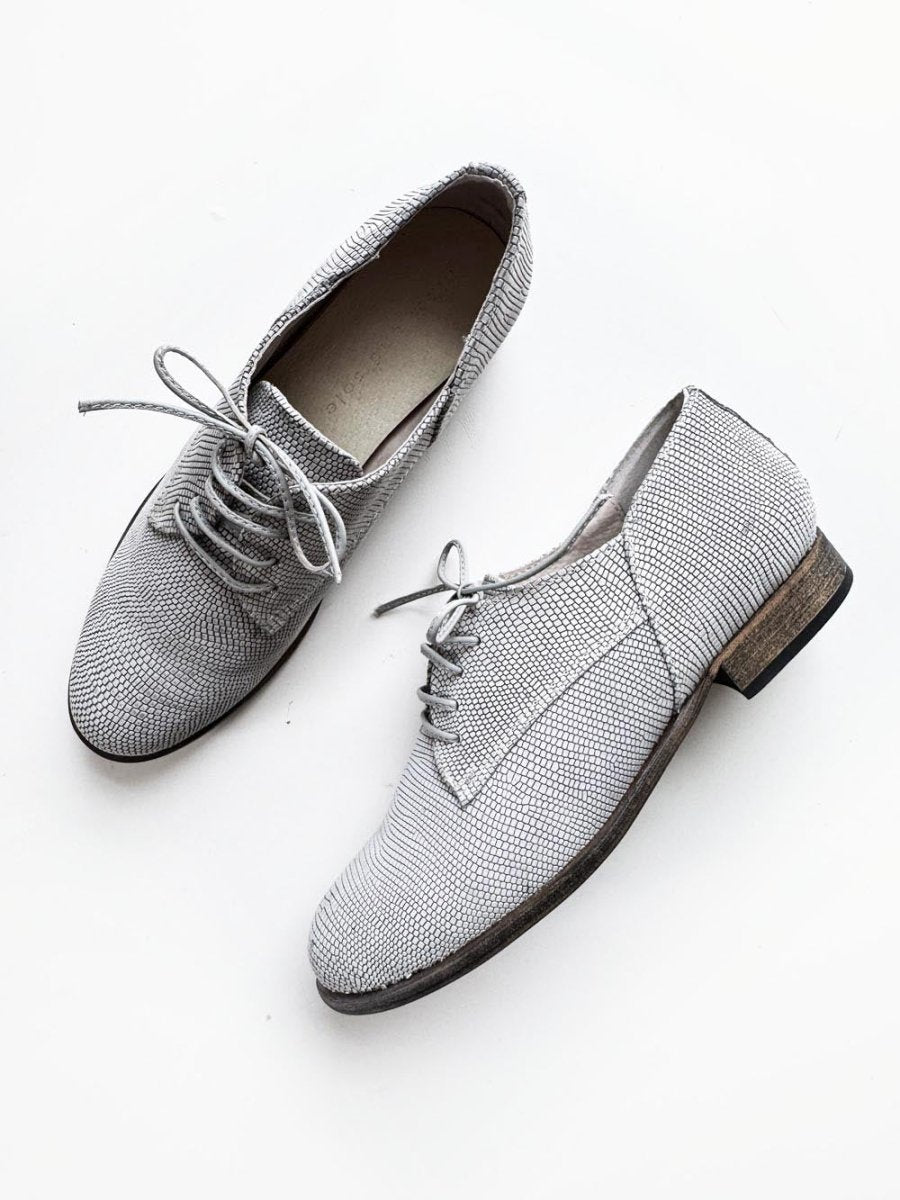 nikel and sole leather lace up shoes | made in Spain - good market thrift store