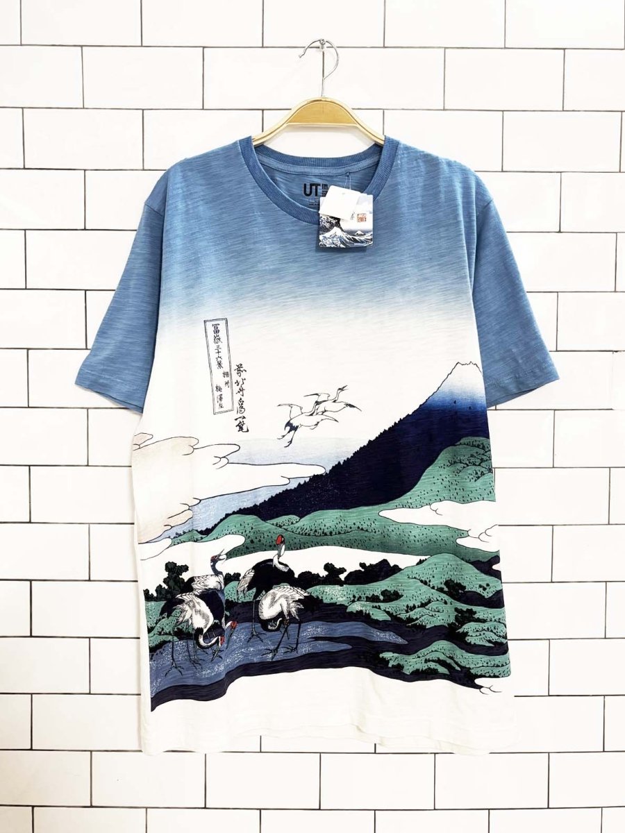 nwt hokusai blue x uniqlo all over print art tee - good market thrift store