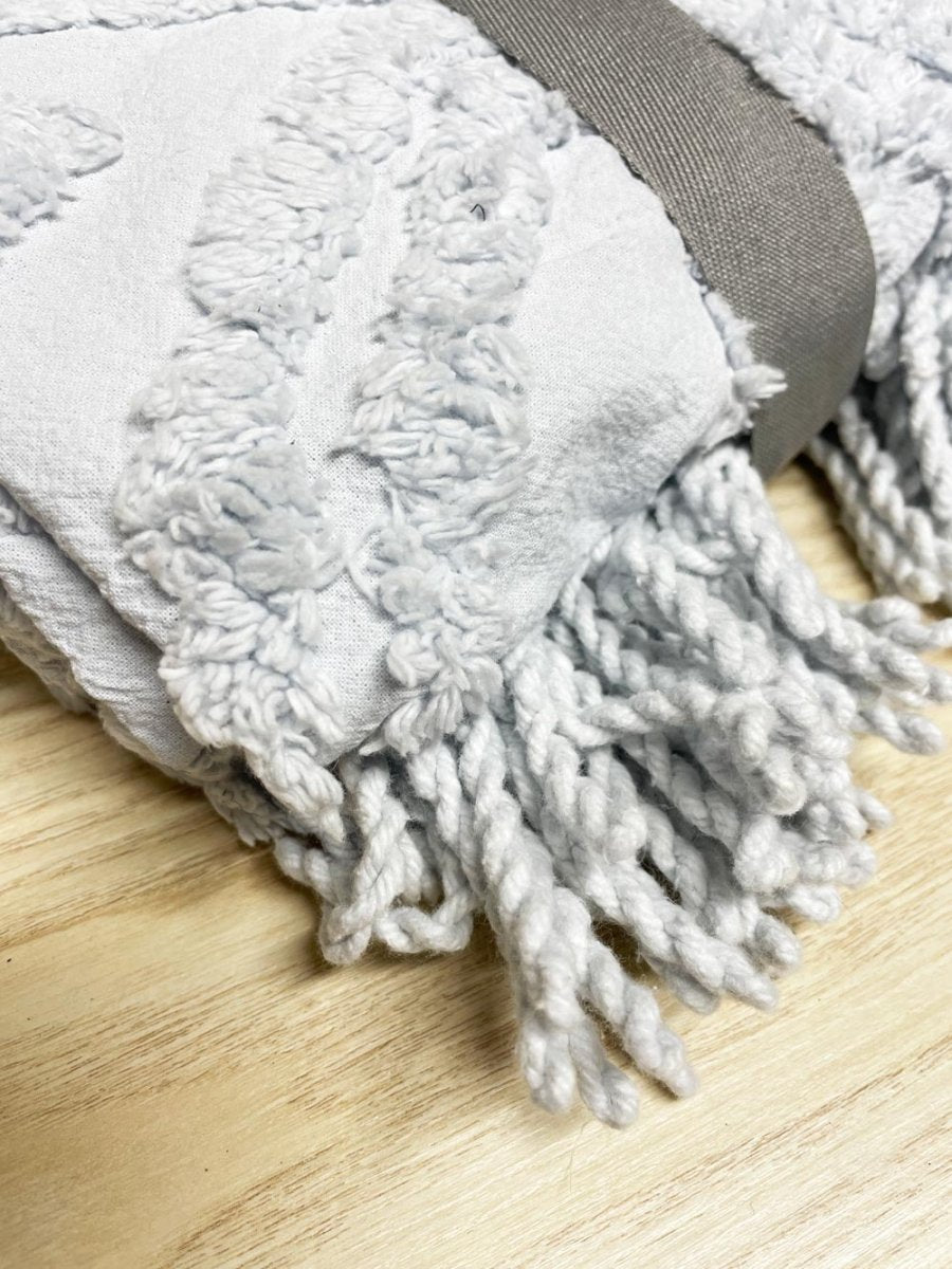 nwt home trends tufted cotton throw - good market thrift store