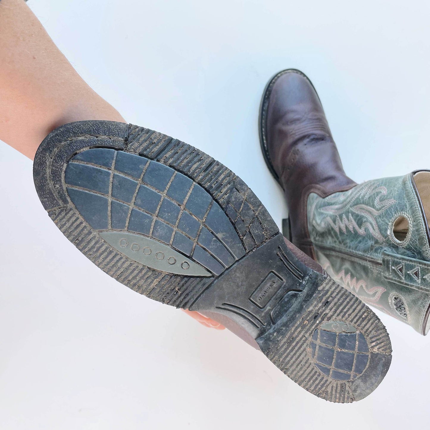 vintage old west two tone cowboy boot