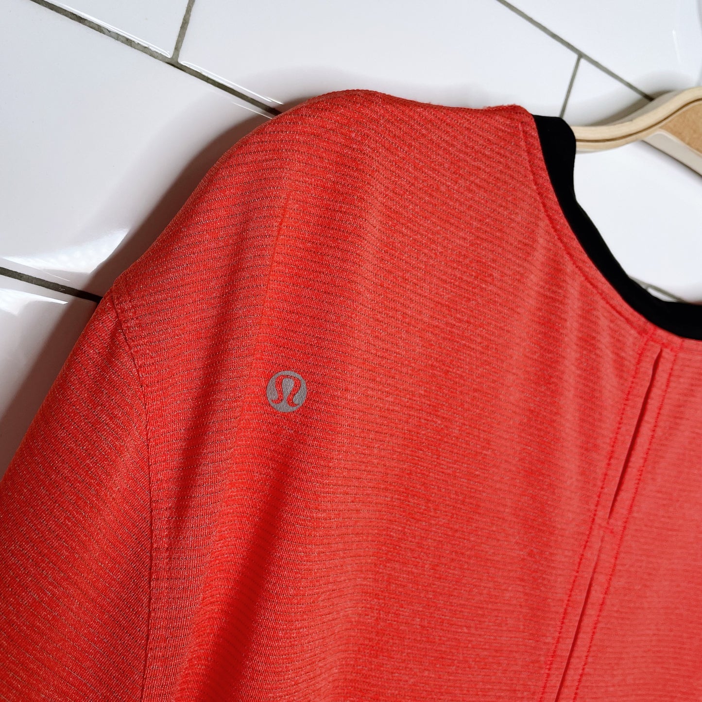 lululemon 2013 precise tee mesh - size large