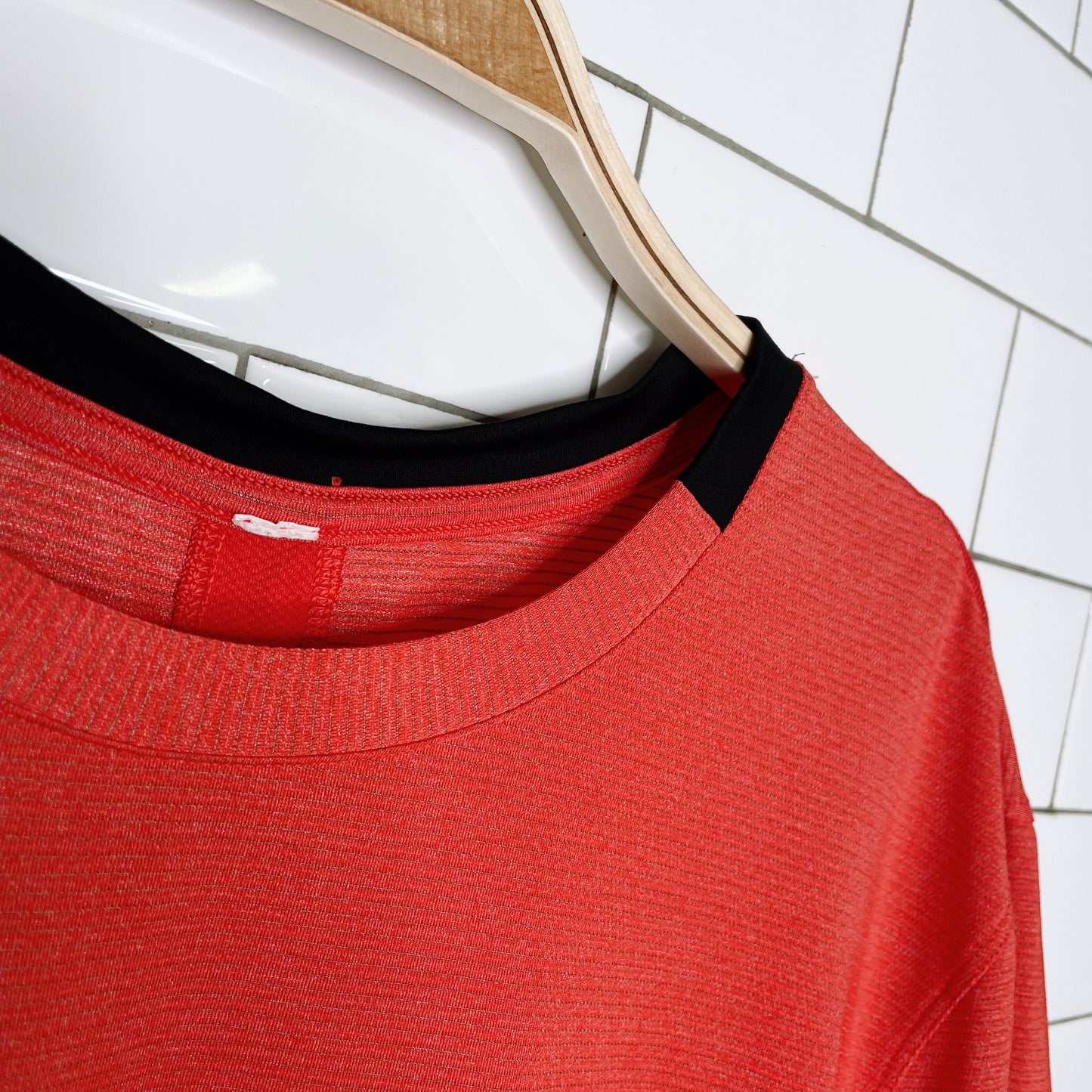 lululemon 2013 precise tee mesh - size large